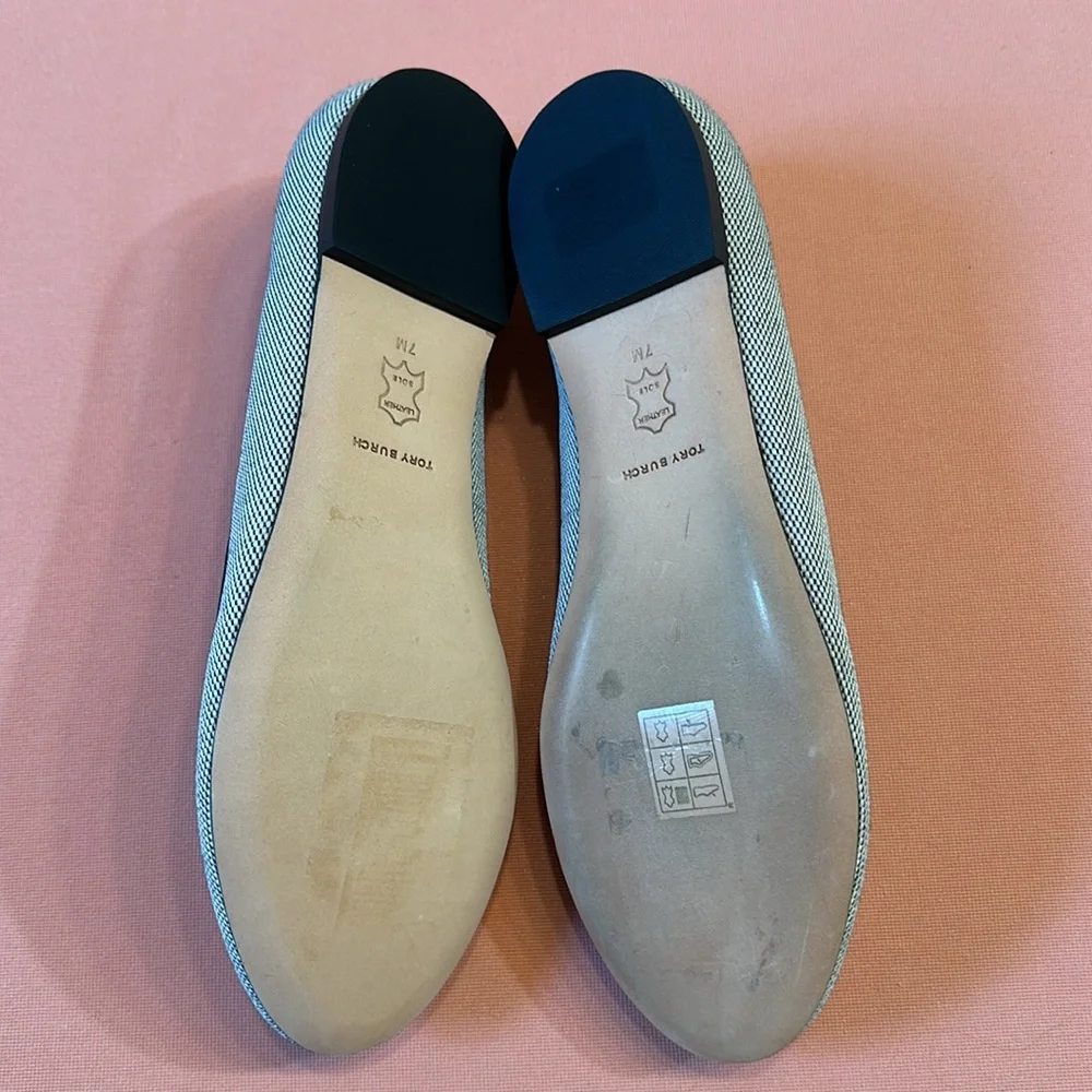 New Tory Burch Flat Shoes With Gold Logo. Size 7.